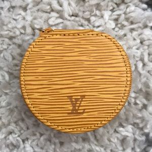 Louis Vuitton Ecrin Bijoux Epi Leather Jew…